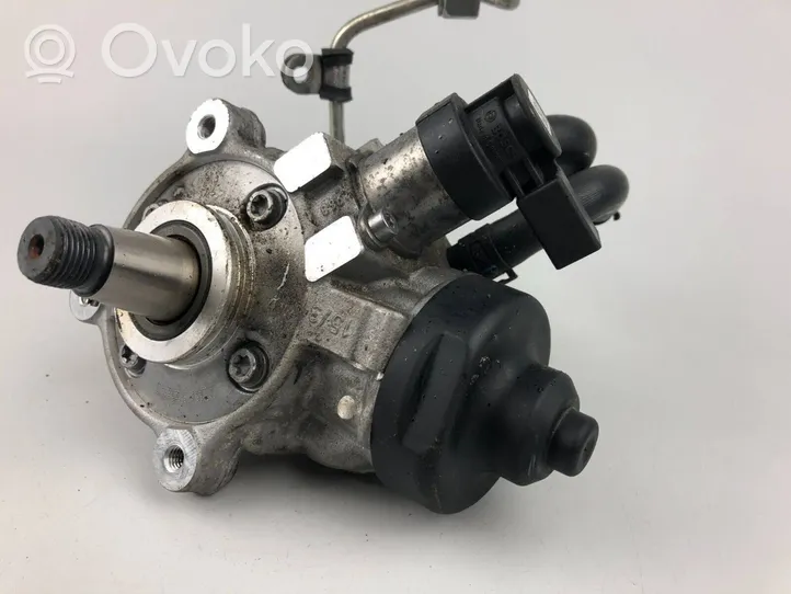 Audi A5 Pompe d'injection de carburant à haute pression 04L130755E