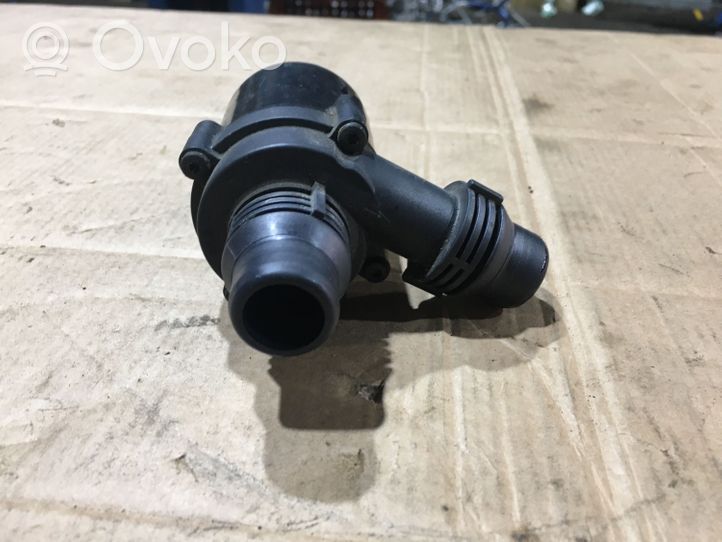 BMW X5 G05 Pompe à eau de liquide de refroidissement 9197085