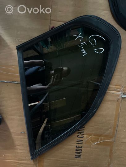 BMW X5M F85 Заднее боковое стекло кузова 