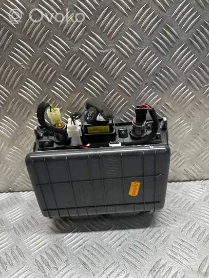 Hyundai Tucson TL 12 voltin pistorasia (edessä) 84630D79604X