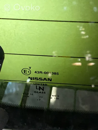 Nissan Navara D40 Takalasi/takaikkuna 
