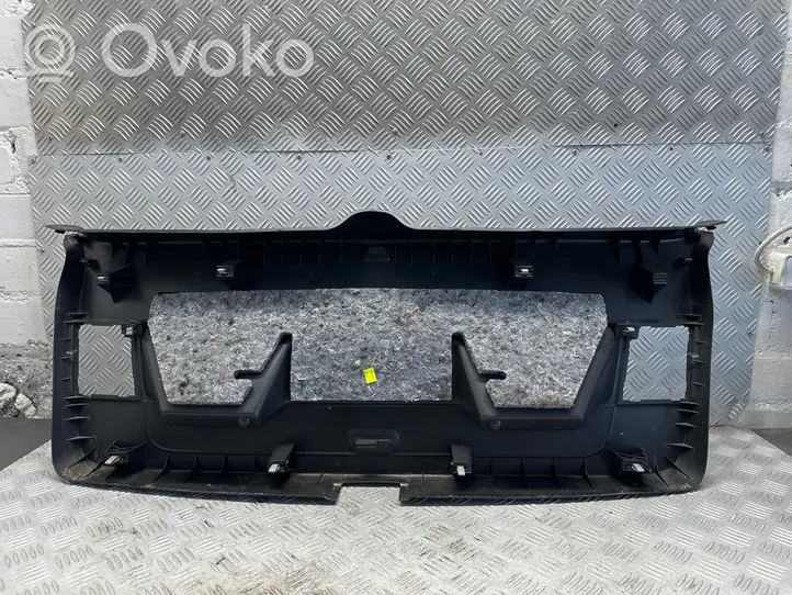Volkswagen Golf VI Poszycie klapy tylnej bagażnika i inne elementy 5K6867605