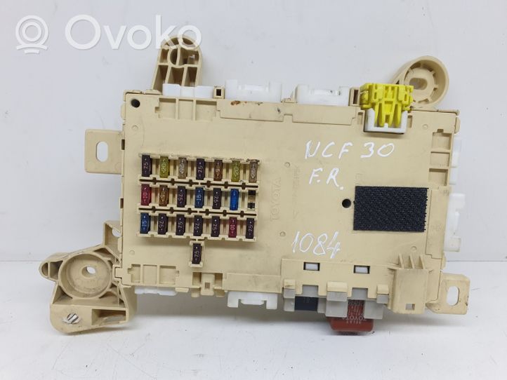 Lexus LS 430 Module de fusibles 8273050101