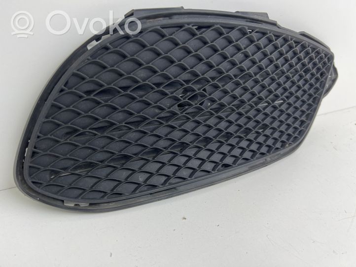 Mercedes-Benz E C207 W207 Grille inférieure de pare-chocs avant A2078852523