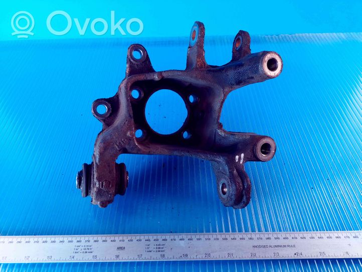 Toyota Avensis T270 Taka-akselin pyöräntuenta 4231405120