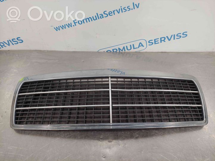 Mercedes-Benz E W210 Maskownica / Grill / Atrapa górna chłodnicy 2108880623