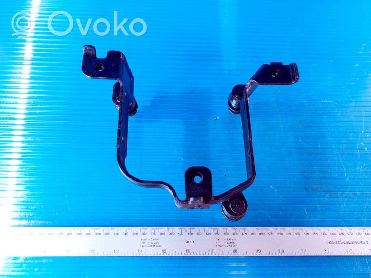 Ford Focus Power steering pump mounting bracket C6S4B