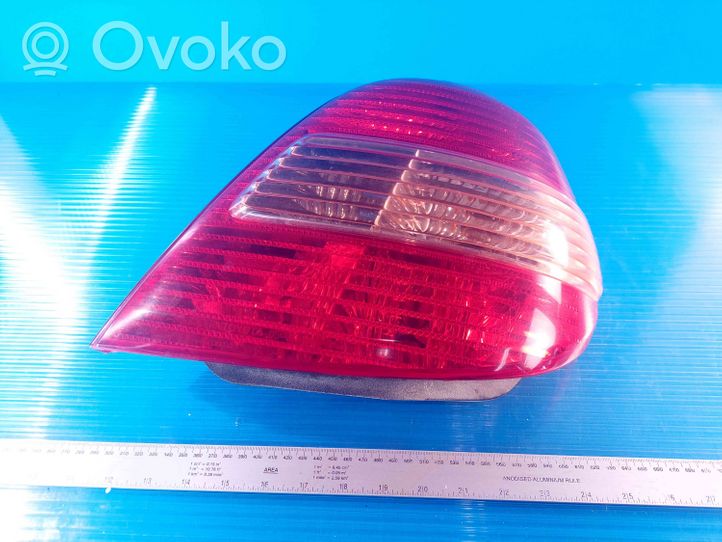 Toyota Avensis T220 Lampa tylna 034N5P