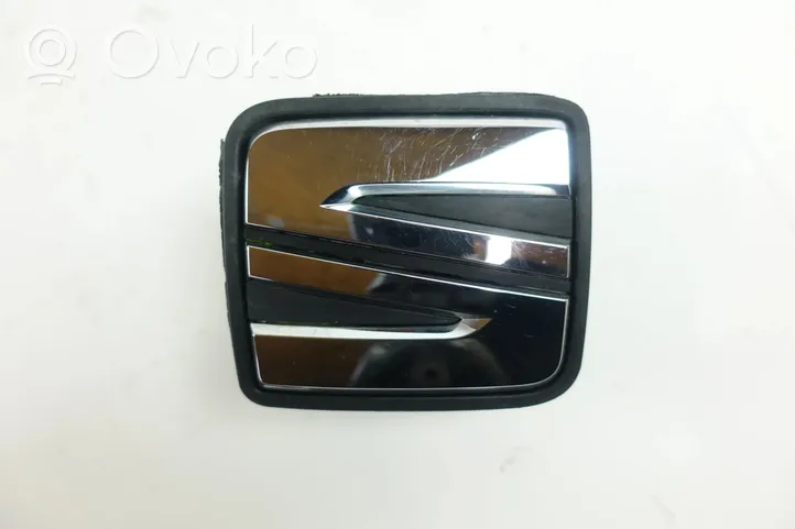 Seat Leon (5F) Rączka / Uchwyt klapy tylnej / bagażnika 5F0827565D