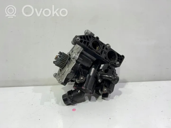 Audi A5 Boîtier de thermostat / thermostat 06L121111L