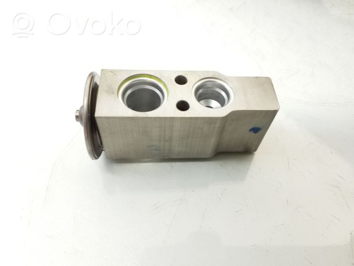 Volvo V70 Air conditioning (A/C) expansion valve 31101177