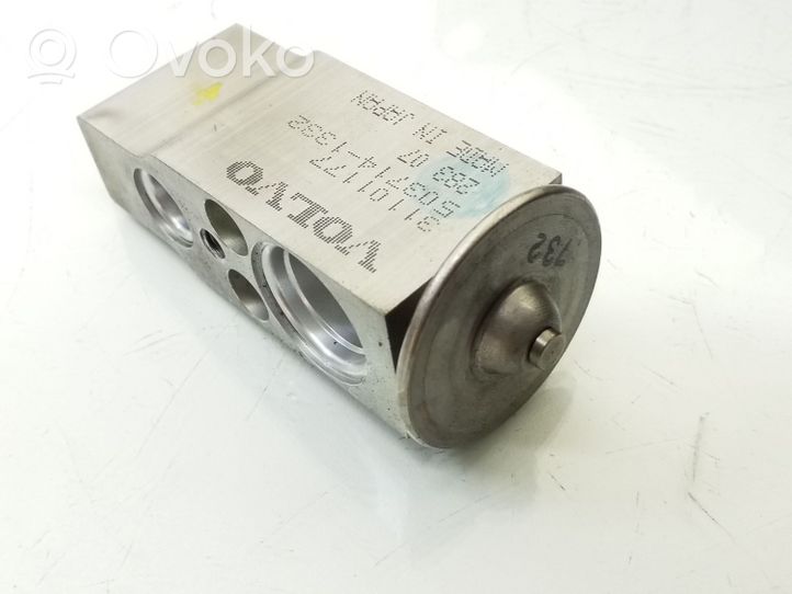 Volvo V70 Air conditioning (A/C) expansion valve 31101177