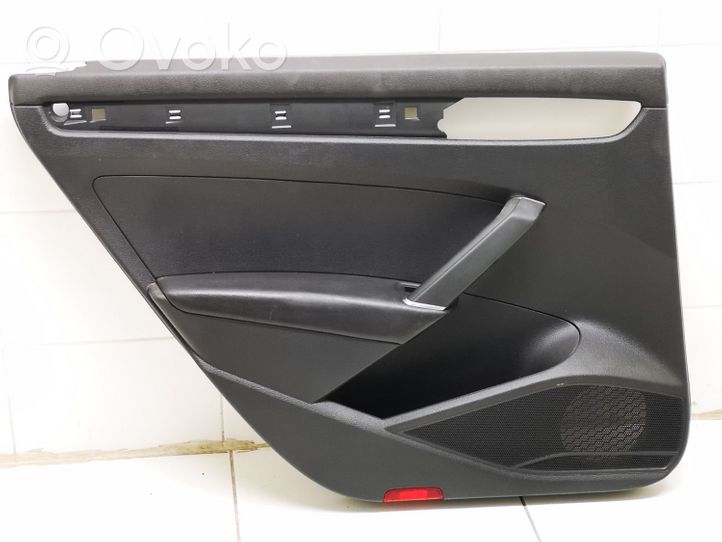 Volkswagen PASSAT B7 USA Takaoven verhoilu 561867211FOUR