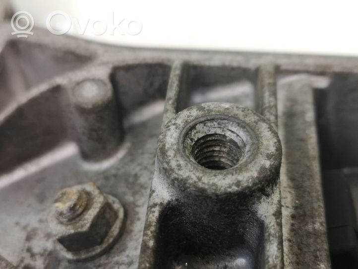 BMW 5 E60 E61 Pārnesumkārbas spilvens 6761093