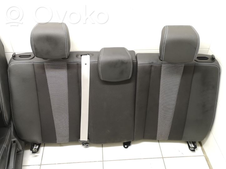 83181656 Renault Megane III Innenraum komplett, 140.00 € | RRR