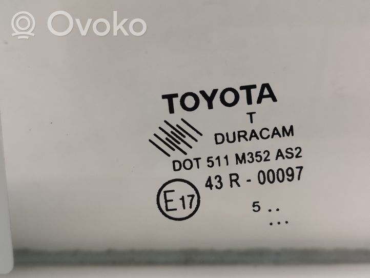 Toyota Yaris Vetro del deflettore della portiera anteriore - quattro porte 