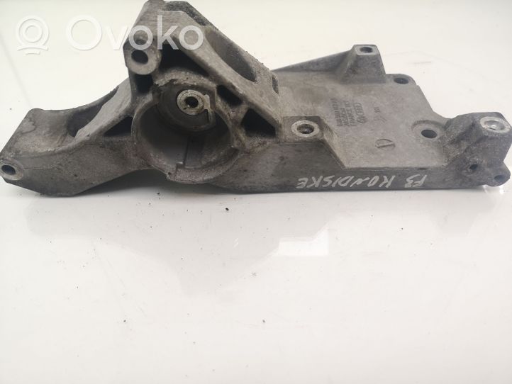 Skoda Roomster (5J) Staffa di montaggio del compressore dell’A/C 038903143