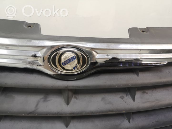 Chrysler Voyager Grille calandre supérieure de pare-chocs avant 04857960AA