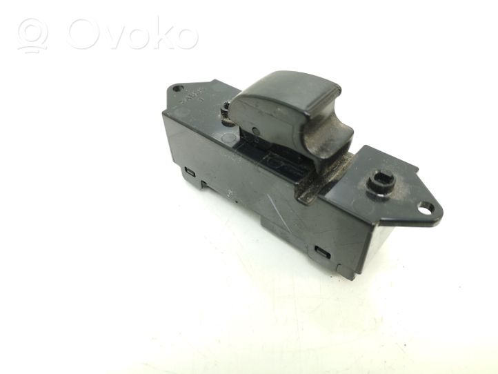 Mitsubishi Lancer X Electric window control switch 8608A067