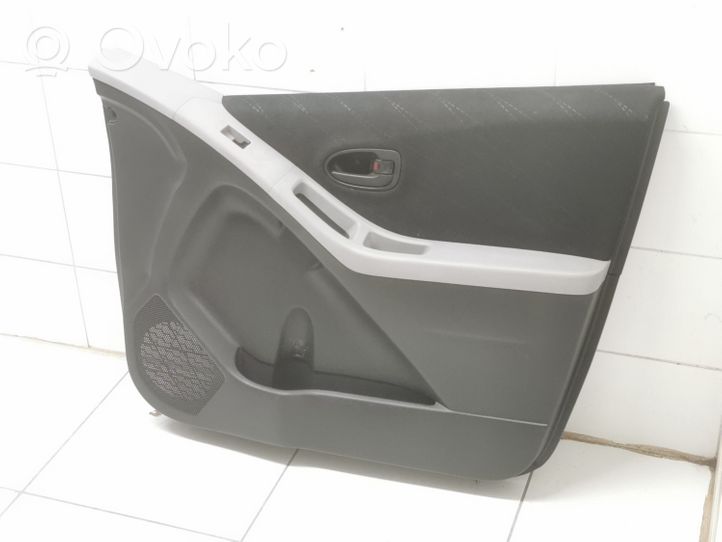 Toyota Yaris Rivestimento del pannello della portiera anteriore 677370D010