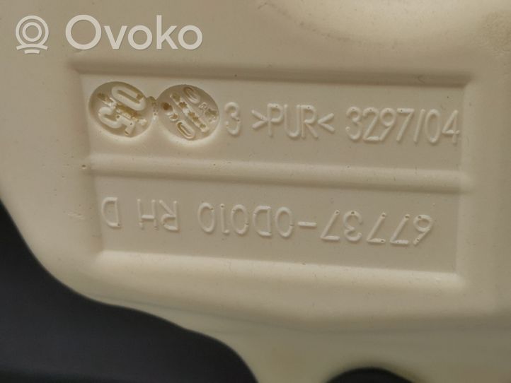 Toyota Yaris Rivestimento del pannello della portiera anteriore 677370D010