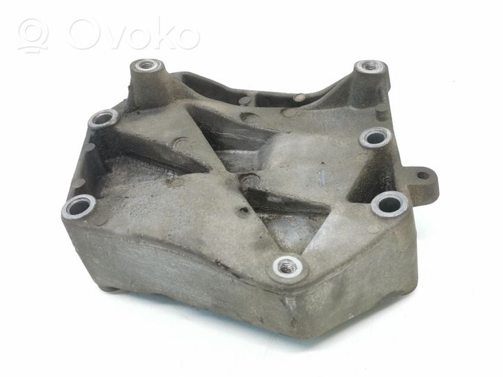 Opel Vectra C Staffa di montaggio del compressore dell’A/C 55210423