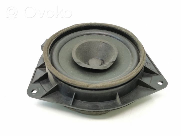 Toyota Avensis T250 Enceinte de porte arrière 8616002380