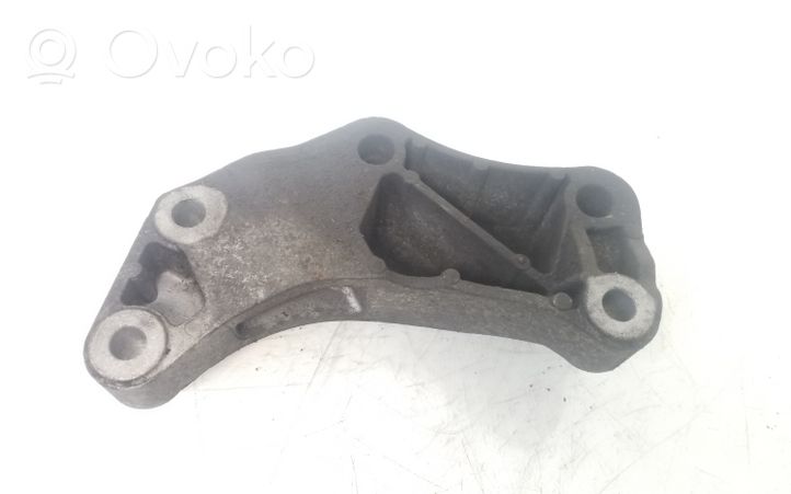 Opel Corsa D Supporto di montaggio scatola del cambio 13185906