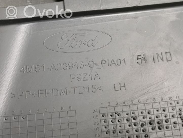 Ford Focus Apmušimas priekinių durų (obšifke) 4M51A23943C