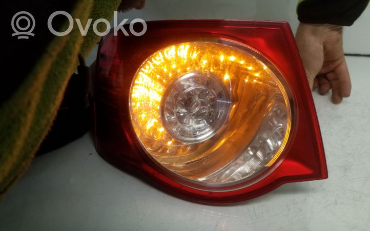 Volkswagen Jetta V Luz trasera/de freno 1K5945095G