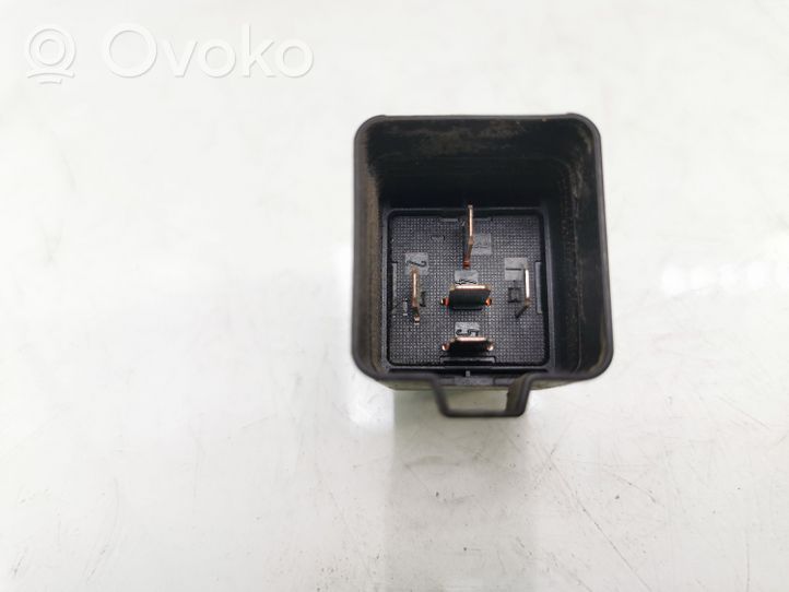 Opel Combo D Coolant fan relay 46520438