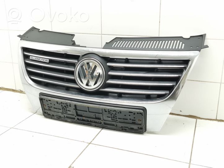 Volkswagen PASSAT B6 Grille calandre supérieure de pare-chocs avant 3C0853663