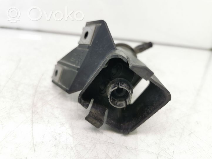 Toyota Avensis T250 Difusor de agua regadora de faro delantero 21441