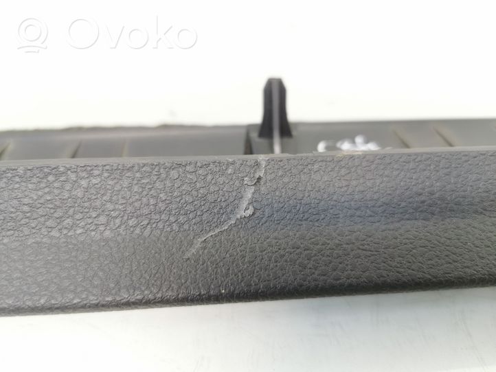 Volkswagen Golf VII Verkleidung Heckklappe Kofferraumdeckel 5G6867715