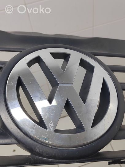 Volkswagen Transporter - Caravelle T5 Grille calandre supérieure de pare-chocs avant 