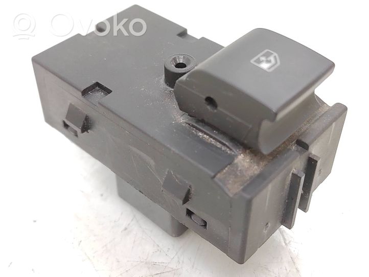 Chevrolet Orlando Electric window control switch 20933566