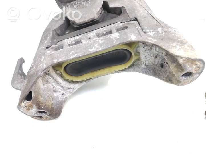 Chevrolet Orlando Engine mount bracket 13284424