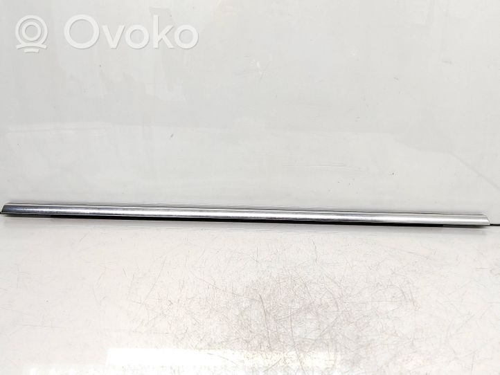 Volkswagen PASSAT B6 Guma sandarinimo priekinių durų (prie stiklo) 3C9839475B