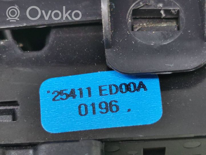 Nissan Note (E11) Electric window control switch 25411ED00A