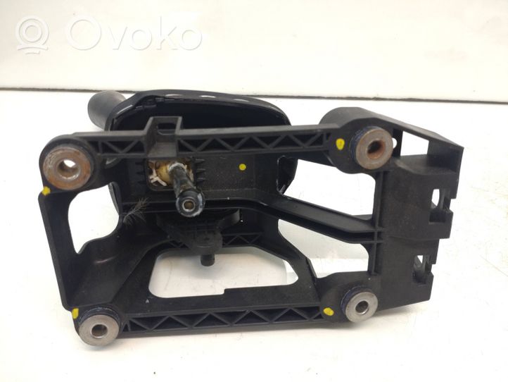 Toyota Aygo AB10 Vaihteenvalitsimen verhoilu 3353004010