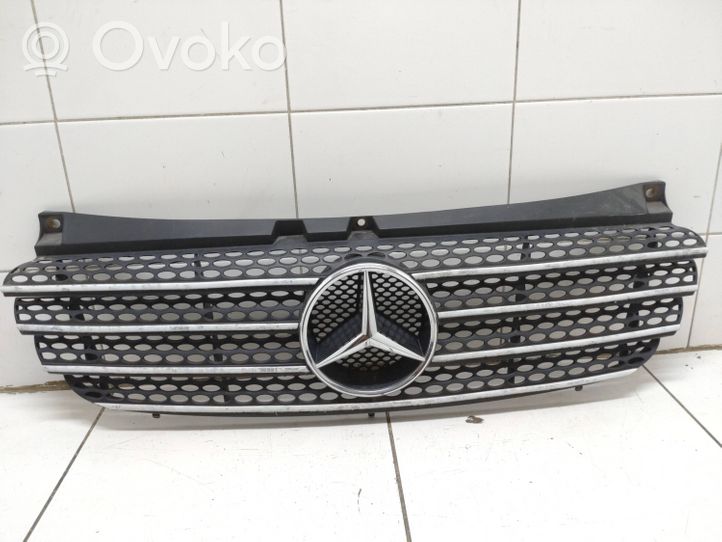 Mercedes-Benz Vito Viano W639 Grotelės viršutinės A6398800185