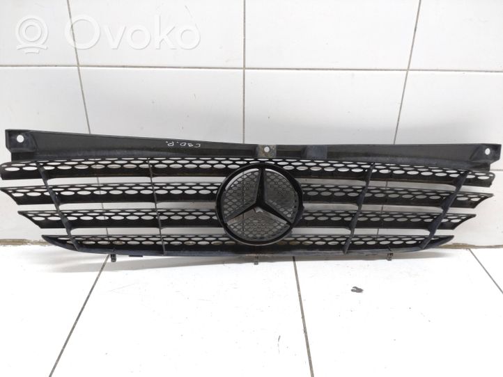 Mercedes-Benz Vito Viano W639 Grotelės viršutinės A6398800185