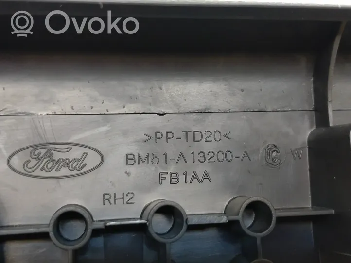 Ford Focus Moldura protectora del borde delantero BM51A13200Acw