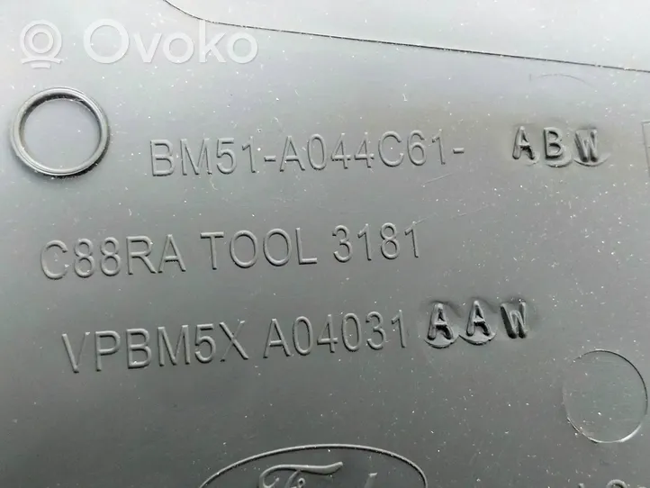 Ford Focus Kojelaudan sivupäätyverhoilu BM51A044C61abw