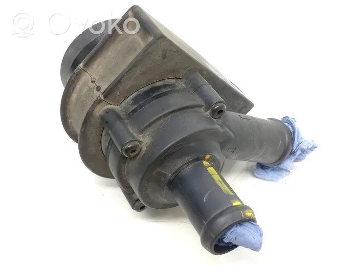 Ford Focus Pompe de circulation d'eau AV618564AB