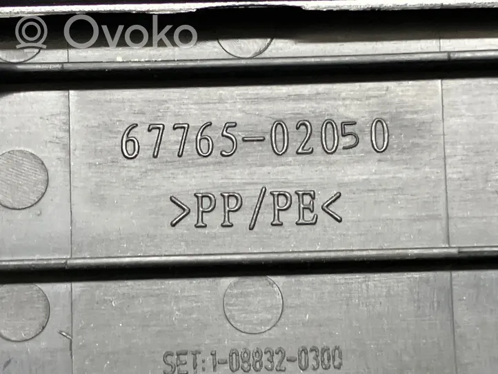 Toyota Auris E180 Bagāžnieka pārsega dekoratīvā apdare (komplekts) 6478002021