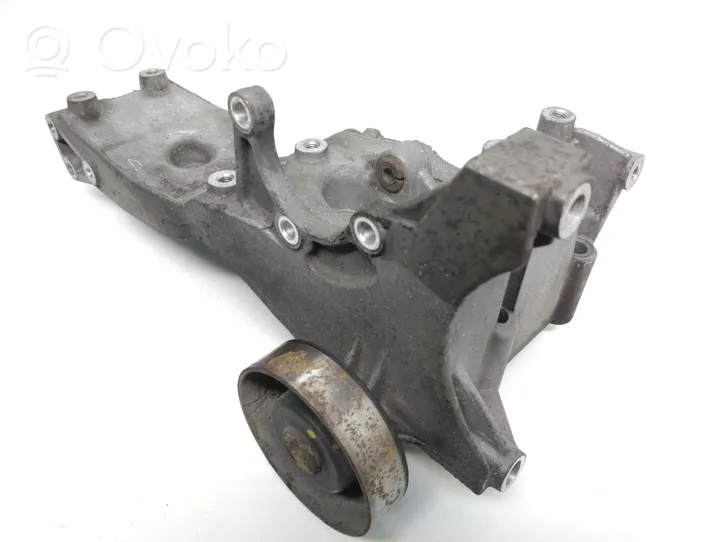 Audi A4 S4 B7 8E 8H Support de générateur / alternateur 06D903143D