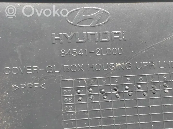 Hyundai i30 Daiktadėžės (bordačioko) remas 845412L000