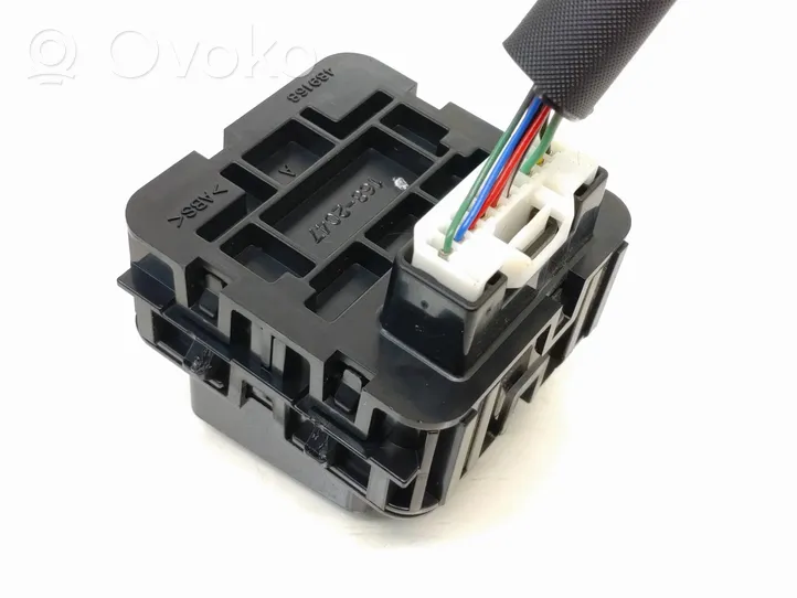 Toyota Auris E180 Seat belt warning relay 489168