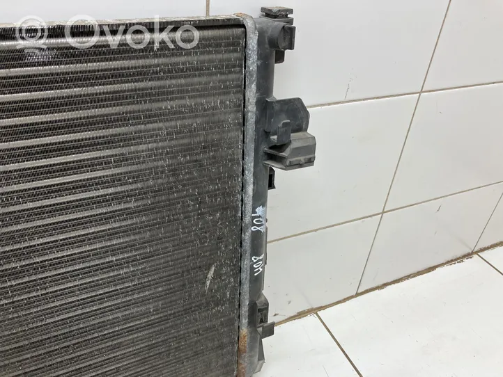 Opel Vivaro Coolant radiator 8200073817